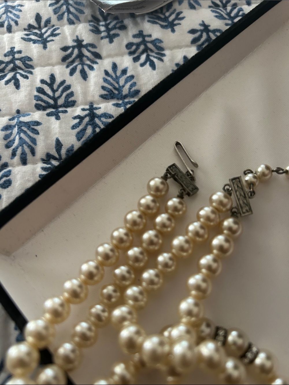 Pearl Choker Necklace - Picture 5 of 5